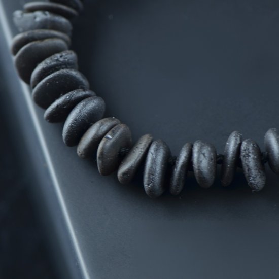 Amber raw black color beads bracelet 21cm